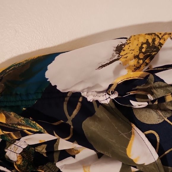 Beautiful Navy and Floral - Picture 5 of 10